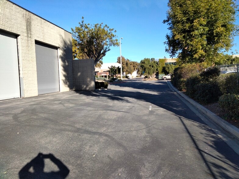 More Photos Of 4848 Colt St, Ventura Manufacturing For Sale