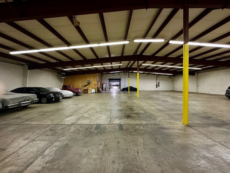 More Photos Of 4030 Simon Rd, Youngstown Manufacturing For Sale