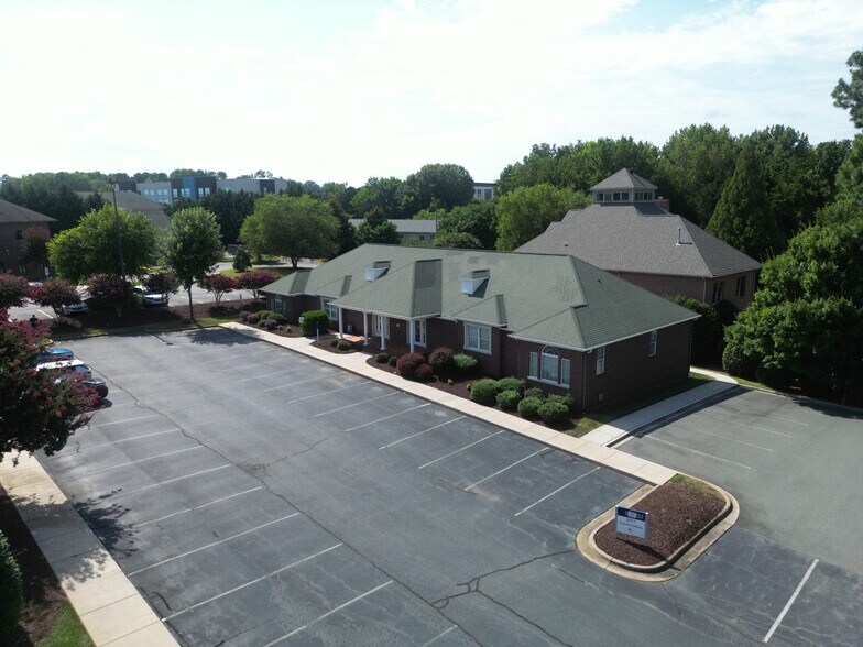 More Photos Of 2977 Crouse Ln, Burlington Medical For Lease