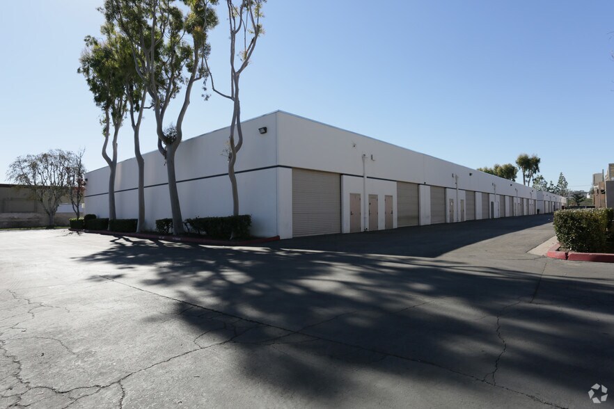 More Photos Of 13851 Roswell Ave, Chino Showroom For Lease