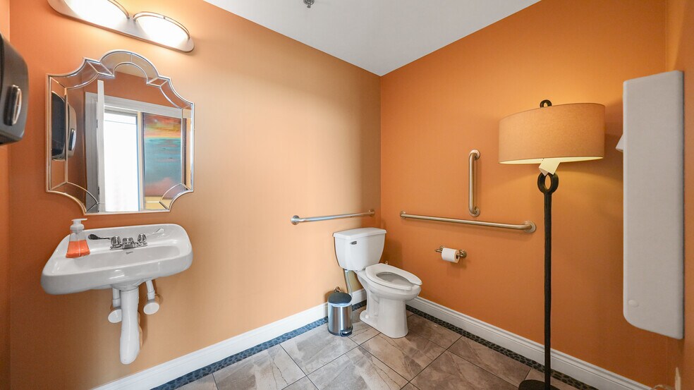 More Photos Of 2265 Bagnell Dam Blvd, Lake Ozark Office For Sale