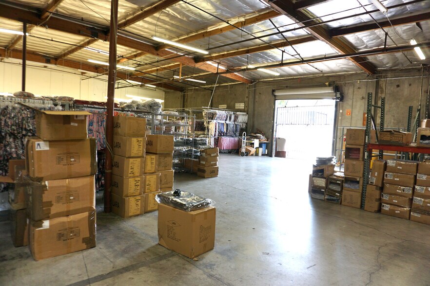 More Photos Of 1101 E 16th St, Los Angeles Warehouse For Lease