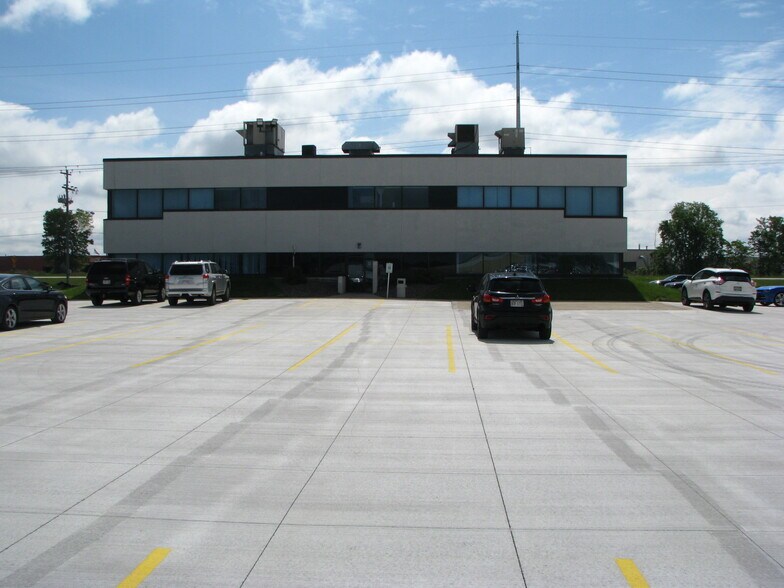 More Photos Of 2670 S Ashland Ave, Green Bay Office For Lease