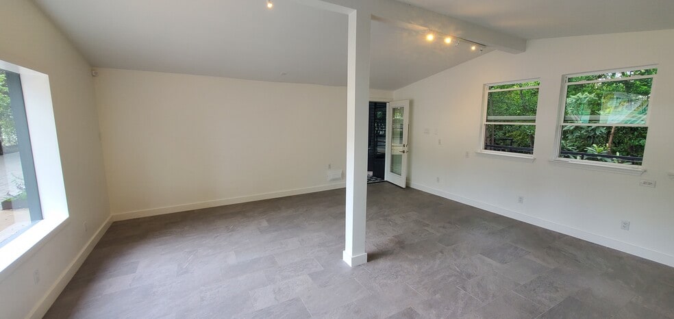 More Photos Of 1405 E 38th 1/2 St, Austin Office For Lease