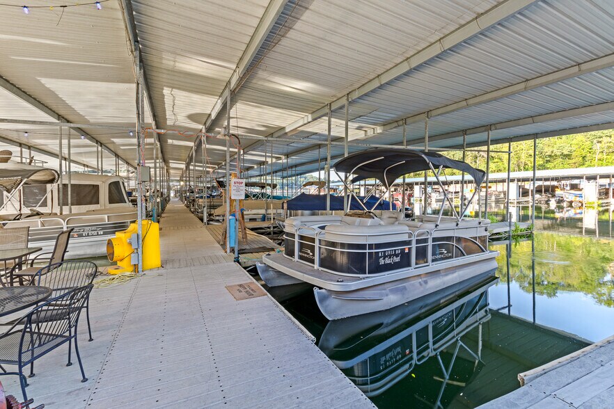 More Photos Of 136 S Homestead Ln, Lancaster Marina For Sale