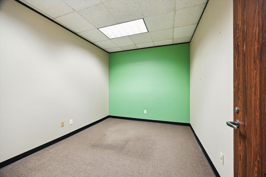 More Photos Of 12727 Featherwood Dr, Houston Office For Lease