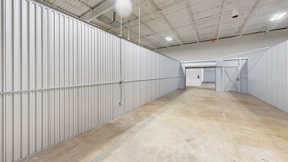 Primary Photo Of 900 Pressley Rd, Charlotte Warehouse For Lease