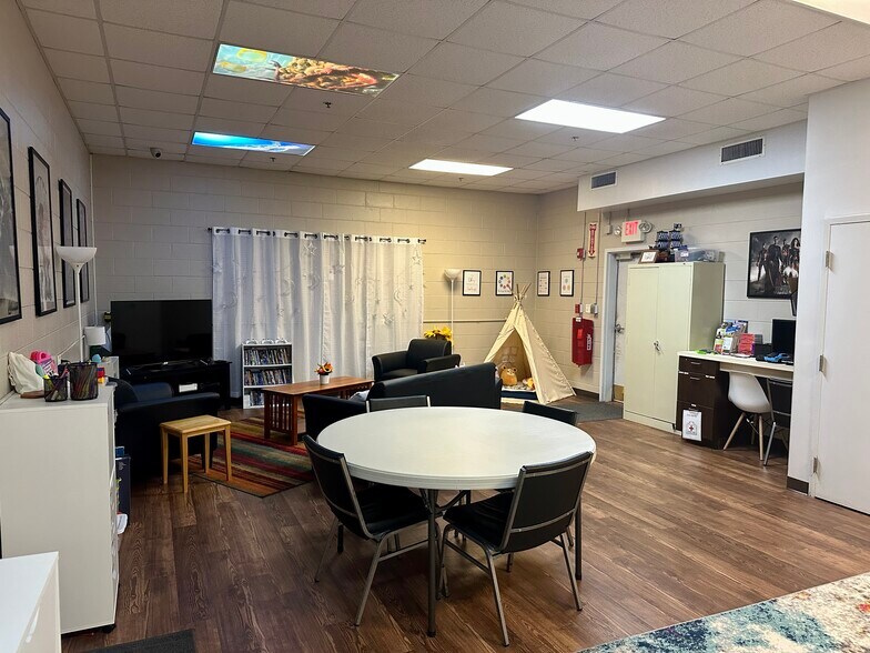 More Photos Of 200 W Fairview Ave, Johnson City Office For Sale