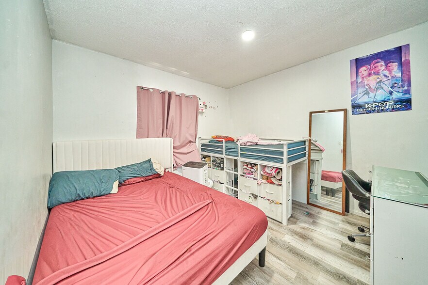 More Photos Of 2001 W Myrtle St, Santa Ana Apartments For Sale