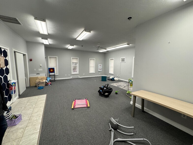More Photos Of 6828 Post Rd, North Kingstown Office Residential For Lease