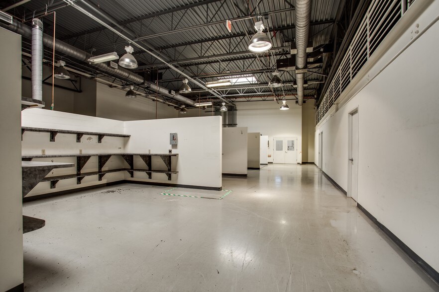 More Photos Of 2021 Commerce Dr, McKinney Office For Sale