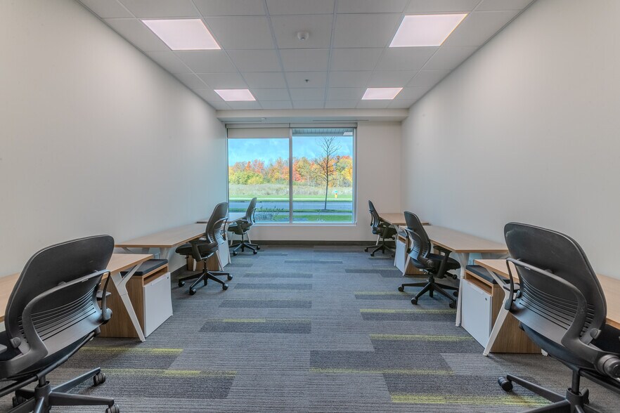 More Photos Of 420 Wes Graham Way, Waterloo Office For Lease