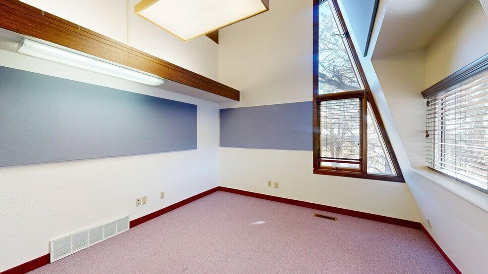 More Photos Of 11 E Airport Rd, Billings Office For Lease