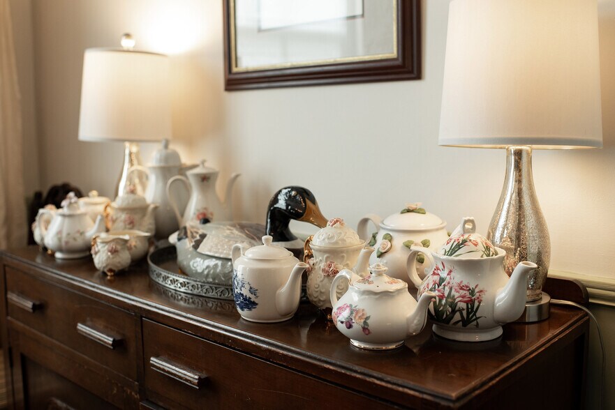 More Photos Of 477 W First St, Blue Ridge Hospitality For Sale