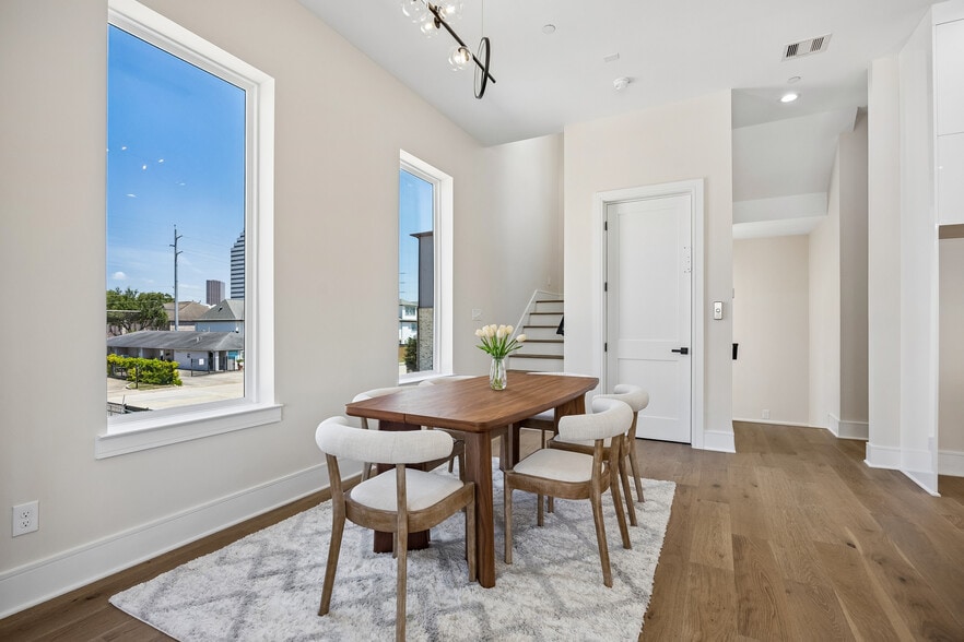 More Photos Of 5821 Winsome Ln, Houston Apartments For Sale