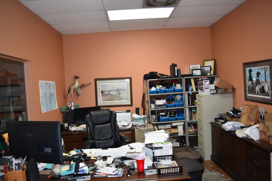 More Photos Of 11715 87th St N, Largo Warehouse For Sale