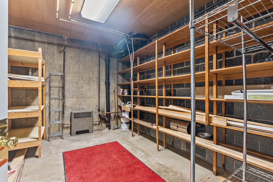 More Photos Of 525 7th St, Altavista Office For Sale