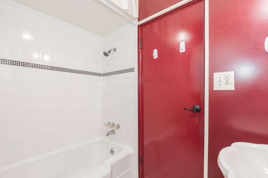 More Photos Of 131 Copenhaver St, Marion Shelter For Sale