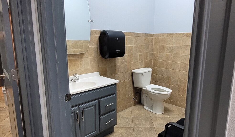 More Photos Of 2310-2320 N Highway 66, Catoosa Office For Sale