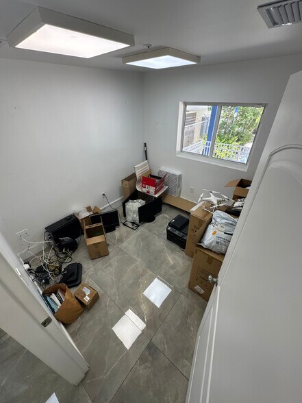 More Photos Of 10859 NW 21st St, Doral Warehouse For Lease