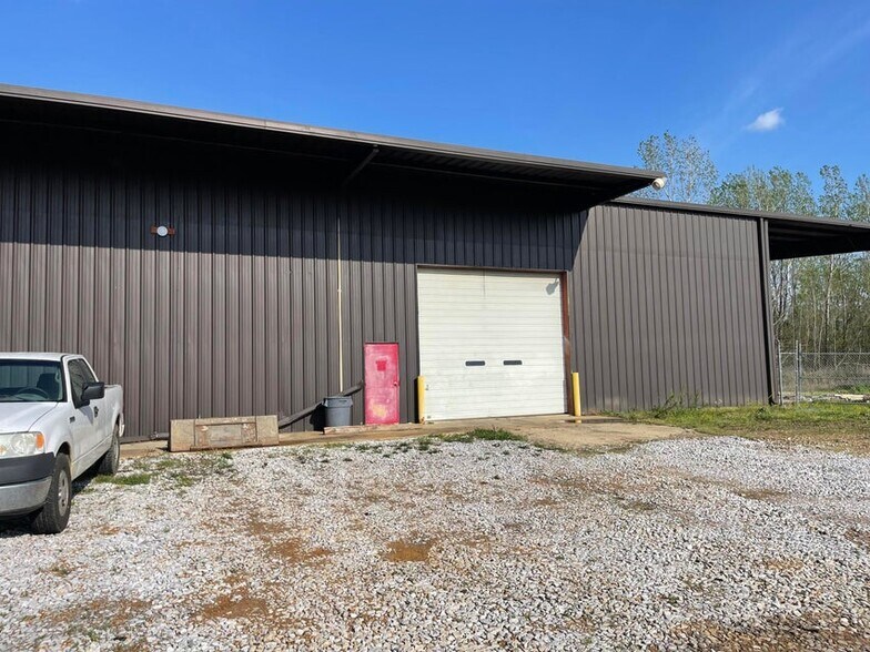 More Photos Of 910 State Highway 30 W, New Albany Warehouse For Sale