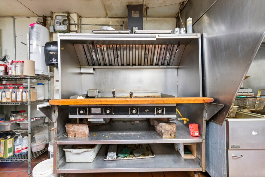 More Photos Of 1090 Rochester Rd, Troy Restaurant For Sale