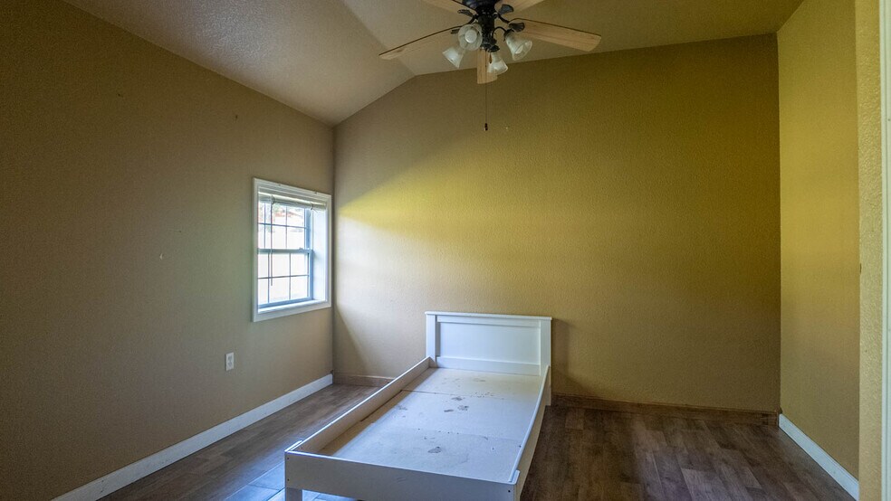 More Photos Of 2516 US-63, Hardy General Retail For Sale