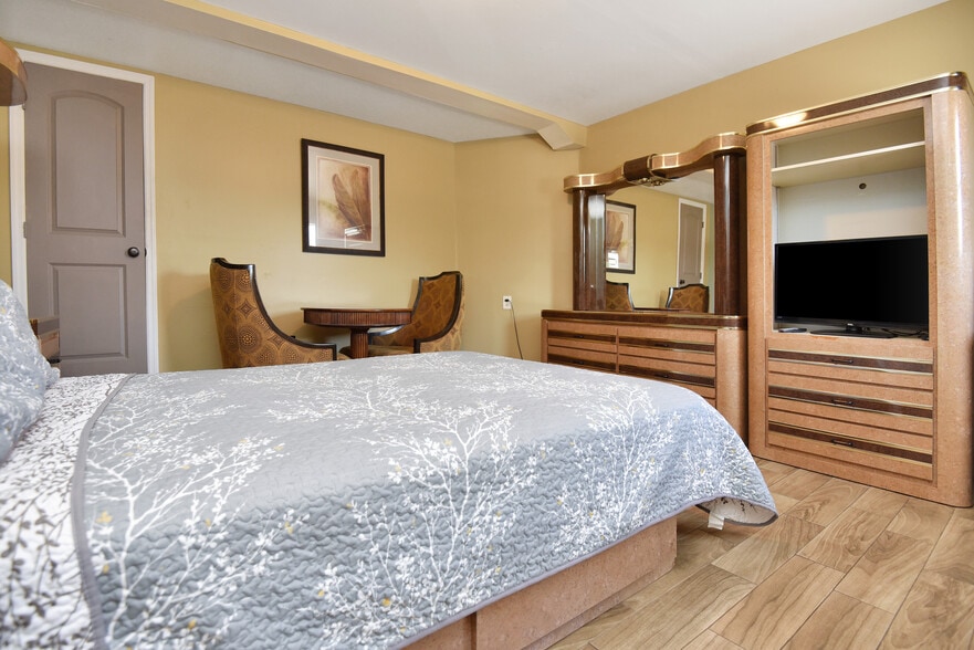 More Photos Of 808 S Atlantic Ave, Daytona Beach Hospitality For Sale