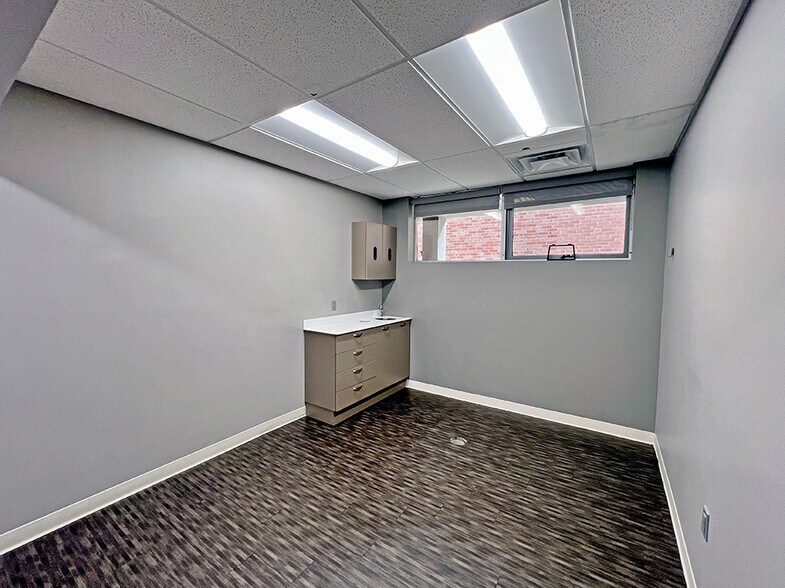 More Photos Of 1117 Washington St, Highland Medical For Sale