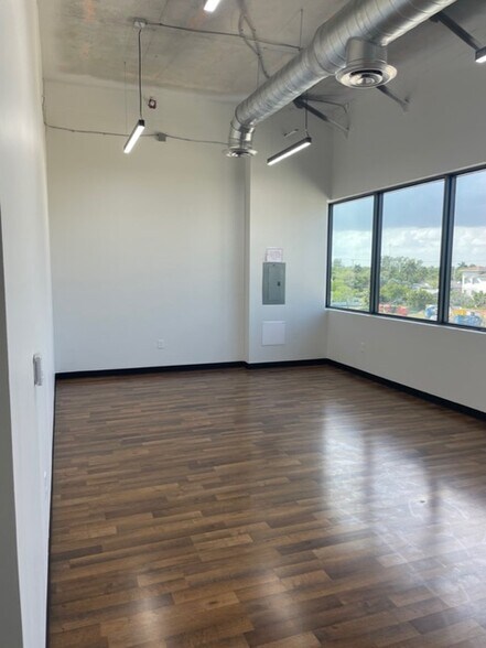 More Photos Of 19790 W Dixie Hwy, Aventura Office For Lease
