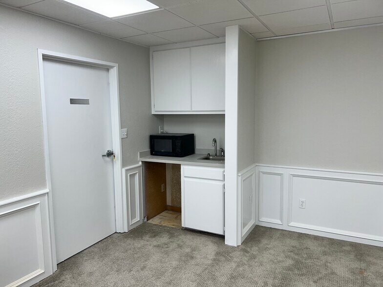 More Photos Of 6300 NW Expressway, Oklahoma City Medical For Sale