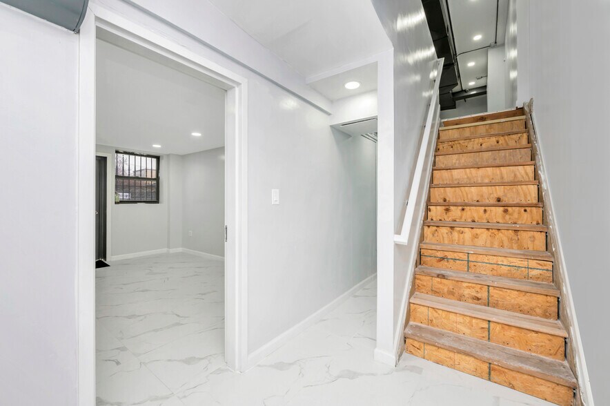 More Photos Of 1840 Falmouth Ave, New Hyde Park Warehouse For Sale