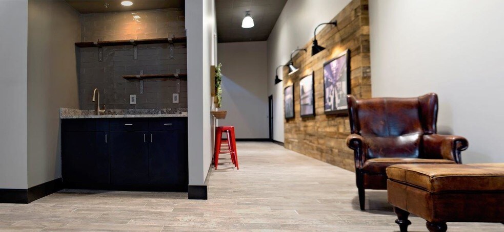 More Photos Of 400 Missouri Ave, Jeffersonville Office For Lease