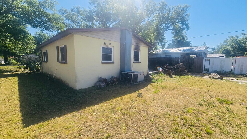 More Photos Of 5835 8th St, Zephyrhills Flex For Sale