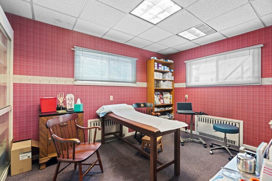 More Photos Of 1481 Chapel St, New Haven Office For Sale