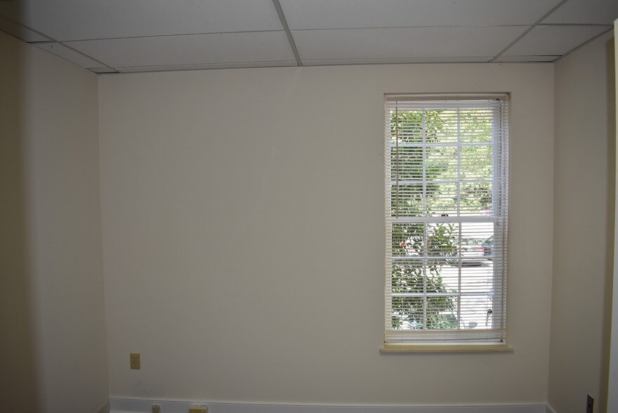 More Photos Of 611 N Courthouse Rd, Richmond Office For Lease