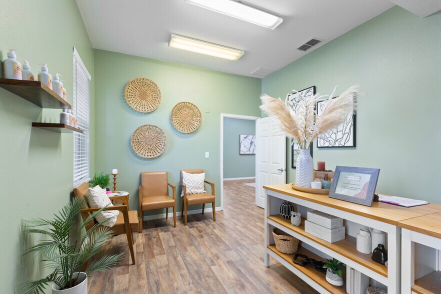 More Photos Of 2530 Green Forest Ln, Lutz Office For Sale