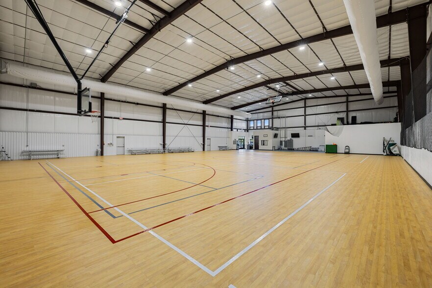 More Photos Of 3312 Schlipf Rd, Katy Sports And Entertainment For Lease