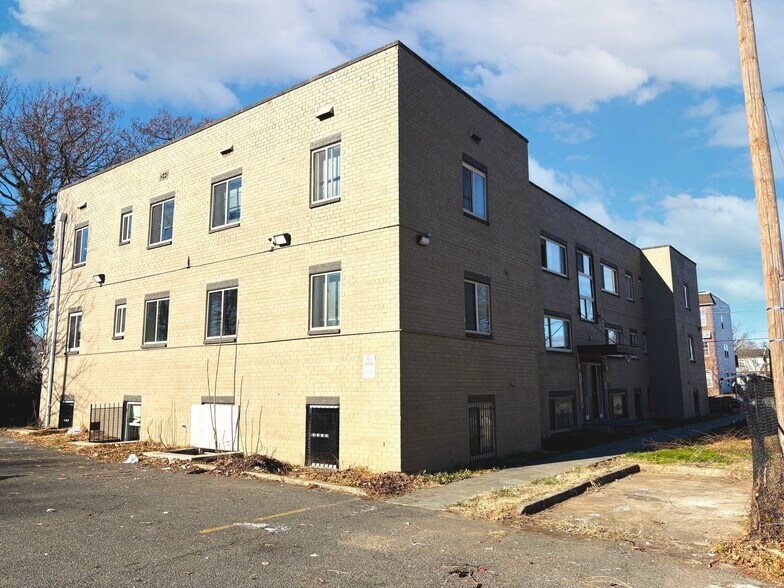 More Photos Of 913 Bellevue St SE, Washington Apartments For Sale