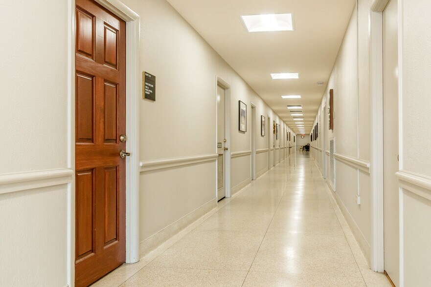 More Photos Of 4122 Shelbyville Rd, Louisville Medical For Sale