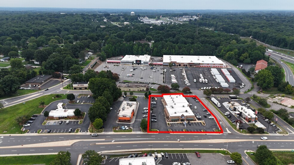 Primary Photo Of 1540-1550 E Broad St, Statesville Unknown For Lease