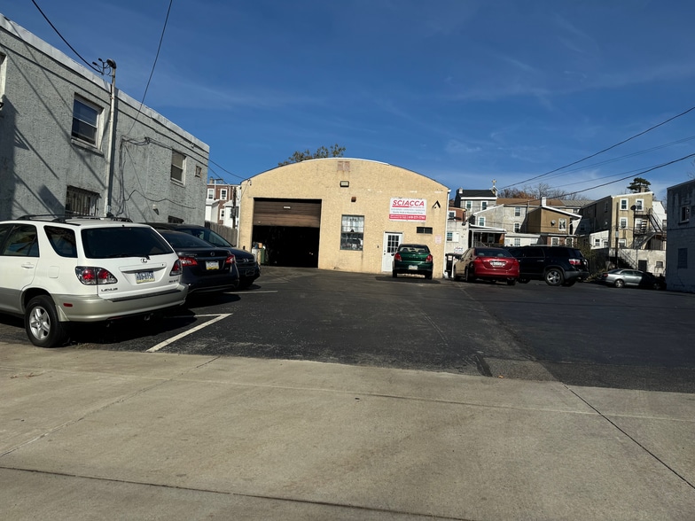 More Photos Of 409 E Lafayette St, Norristown Auto Repair For Sale