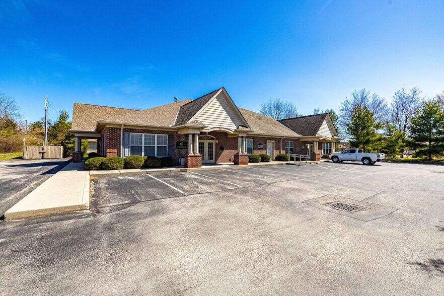 More Photos Of 8833 Chapel Square Dr, Cincinnati Medical For Sale