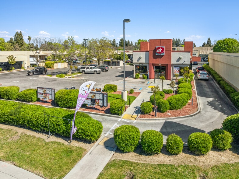 Primary Photo Of 8008 N Cedar Ave, Fresno Fast Food For Sale