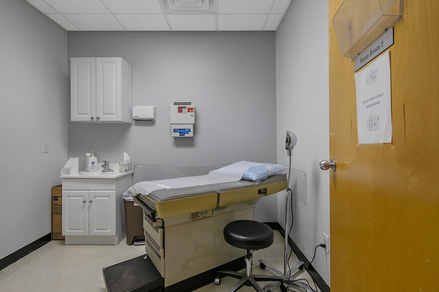 More Photos Of 303-305 Tilghman Dr, Dunn Medical For Sale