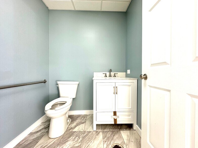 More Photos Of 9515-9521 Indianapolis Blvd, Highland Unknown For Lease