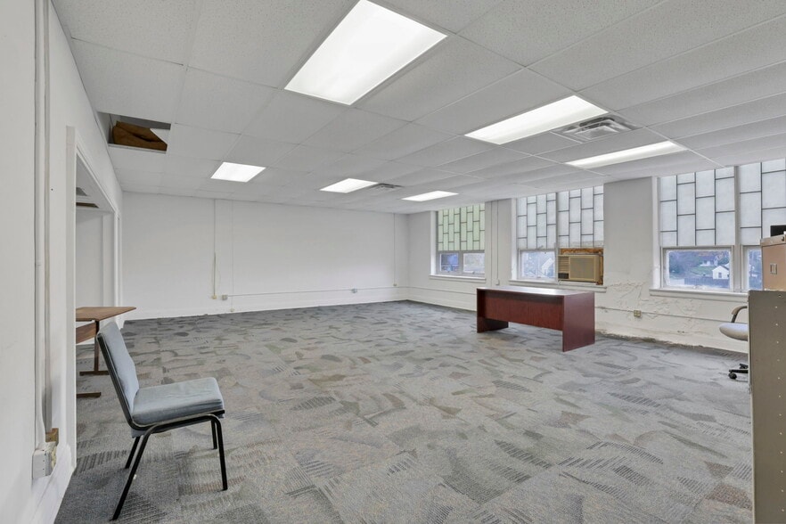 More Photos Of 300 E Auburn Ave, Springfield Office For Sale