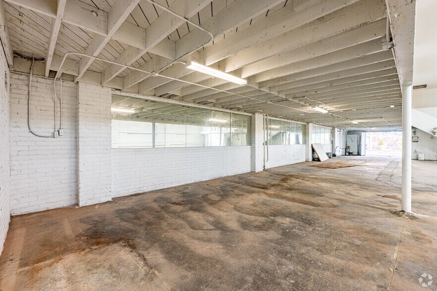 More Photos Of 3201-3215 S Broadway, Los Angeles Warehouse For Sale