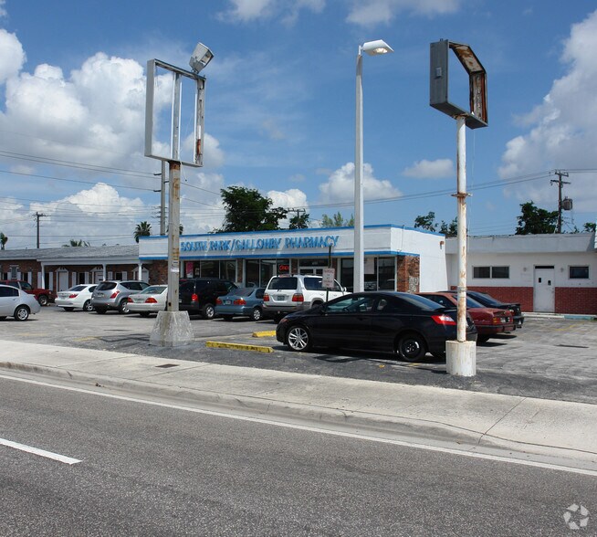 More Photos Of 7035 SW 87th Ave, Miami Freestanding For Lease