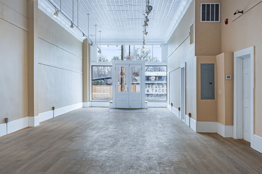 More Photos Of 24 #3 South Andrews Ave, Hot Springs Office For Sale